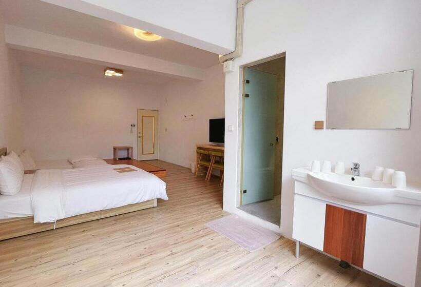 تختخواب و صبحانه Travel Life 源旅生活民宿