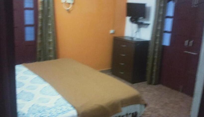 پانسیون Alexmarie Guest House 5 Min To Candolim Beach