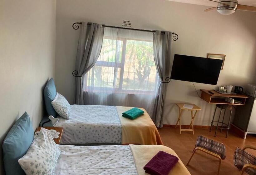 ベッドアンドブレックファースト Merwenstein   Guest House, Cottages, Studio Units