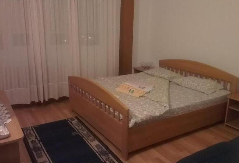 هتل Konaciste Trstenik