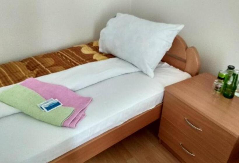 هتل Konaciste Trstenik