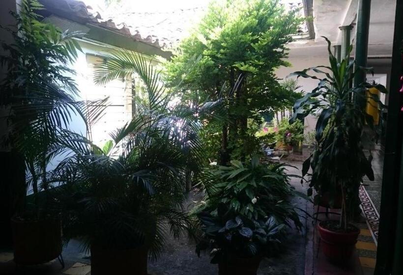 هتل Residencias Escorial