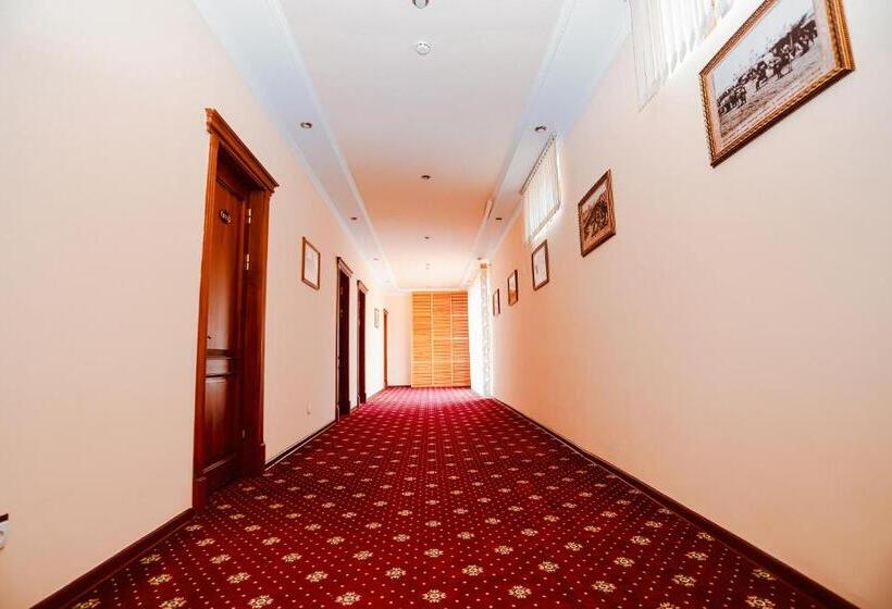 فندق Yangi Sharq