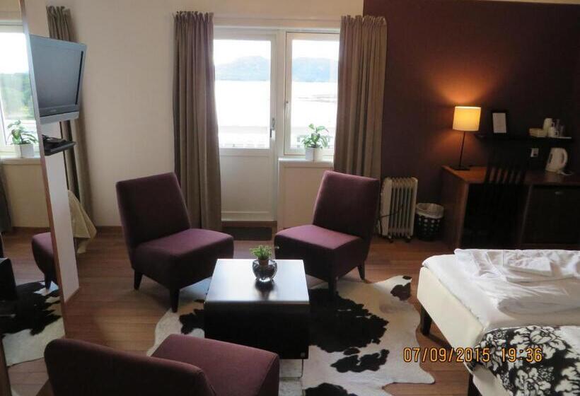 פנסיון Ulvsvåg Gjestgiveri Og Fjordcamping As