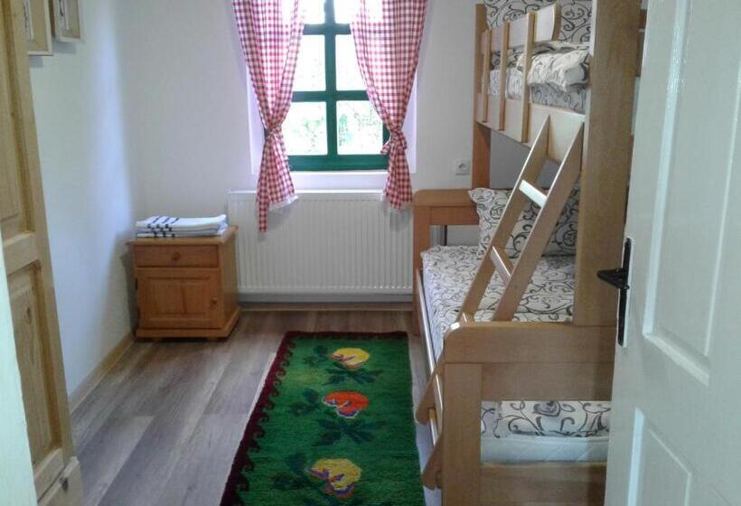 پانسیون Apartments Vila Selena   Golija