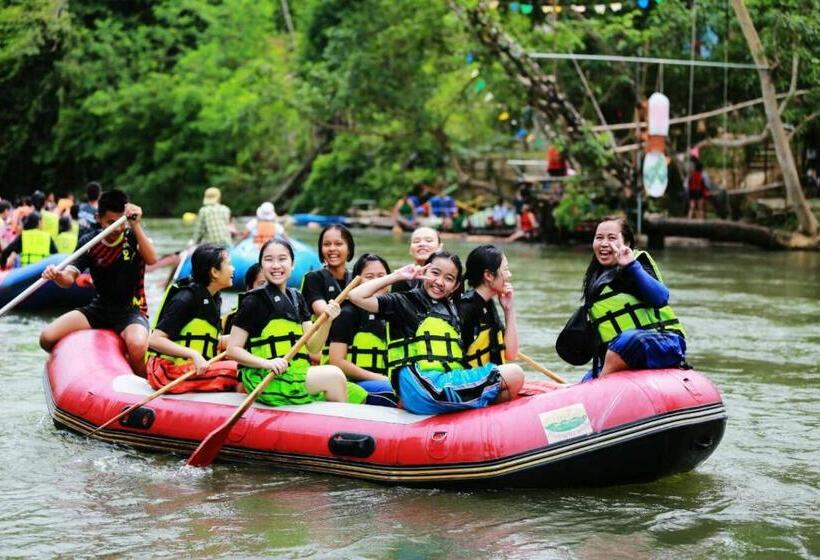 Kaengkrachan Boathouse Paradise Resort