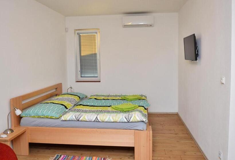 ペンション Apartmány Přítluky