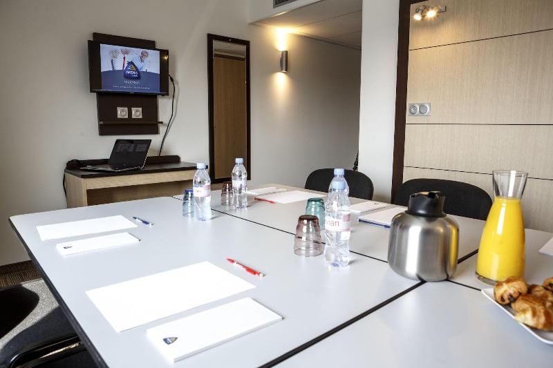 ホテル Akena City Reims Bezannes