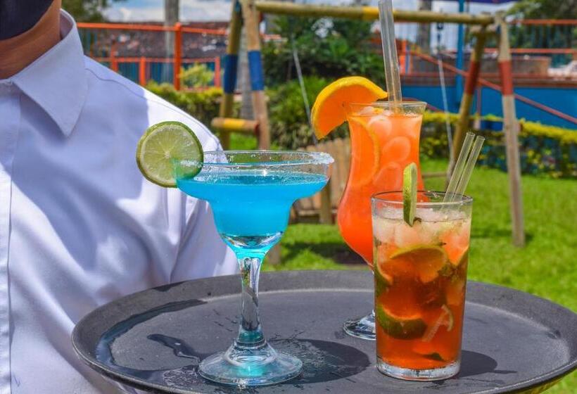 هتل Campestre La Tata