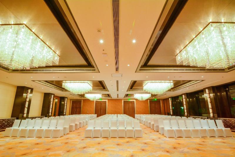 ホテル Courtyard By Marriott Bilaspur