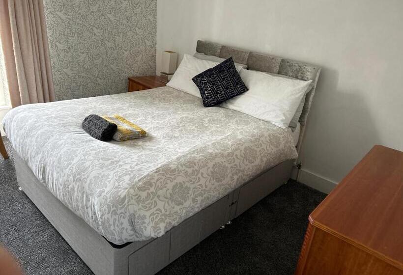 ホテル Holland Arms