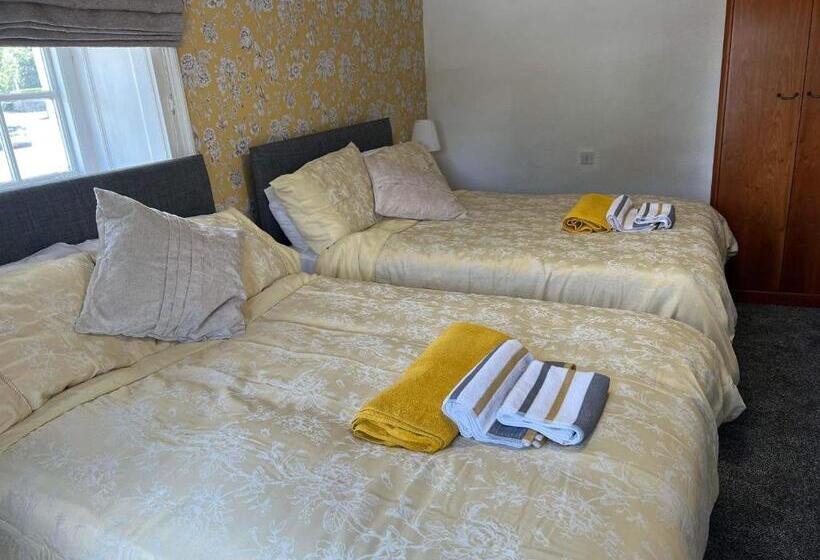 ホテル Holland Arms