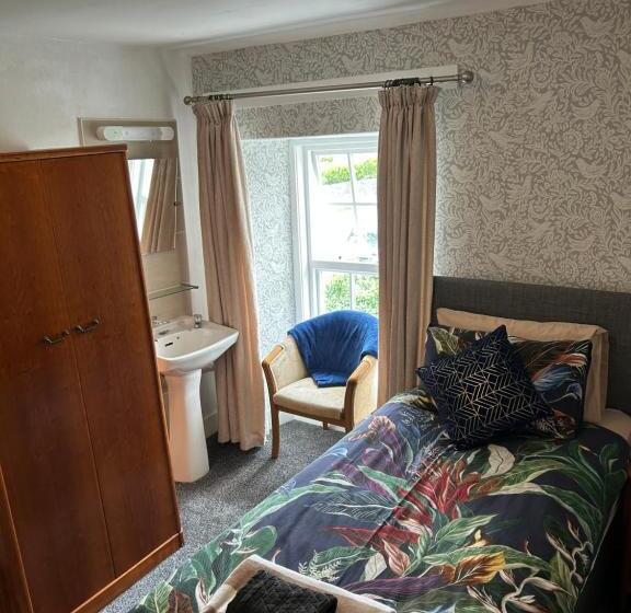 ホテル Holland Arms