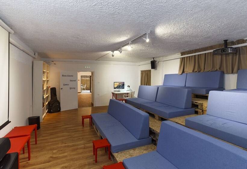 هتل Stay Rhodes Hostel & Bar