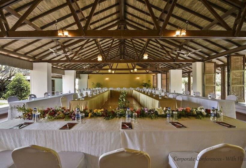 فندق The Fern Samali Resort