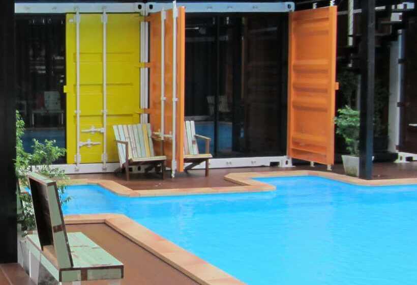 Retro Box Hotel Chumphon
