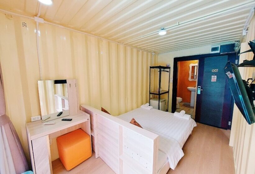Retro Box Hotel Chumphon