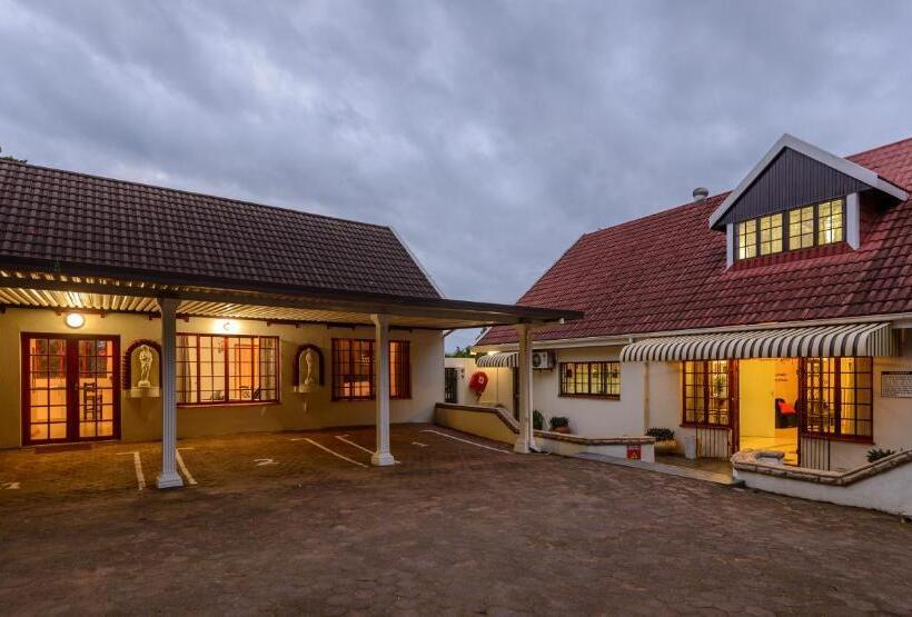 פנסיון Zesty Guesthouse
