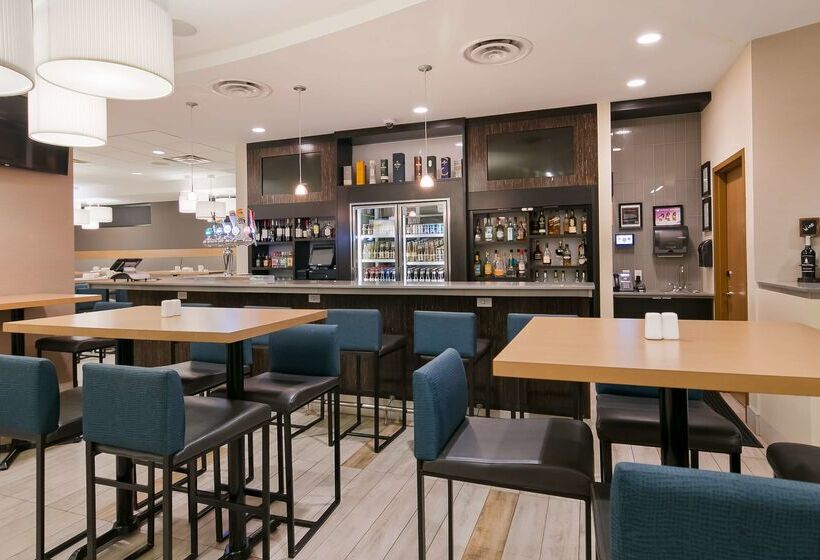 فندق Best Western Plus Sawridge Suites