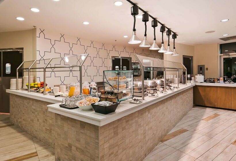 فندق Best Western Plus Sawridge Suites