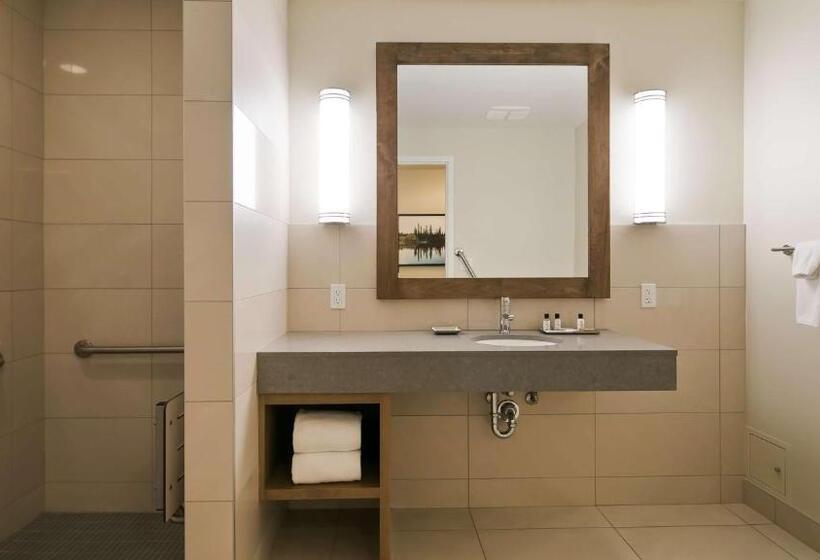 فندق Best Western Plus Sawridge Suites