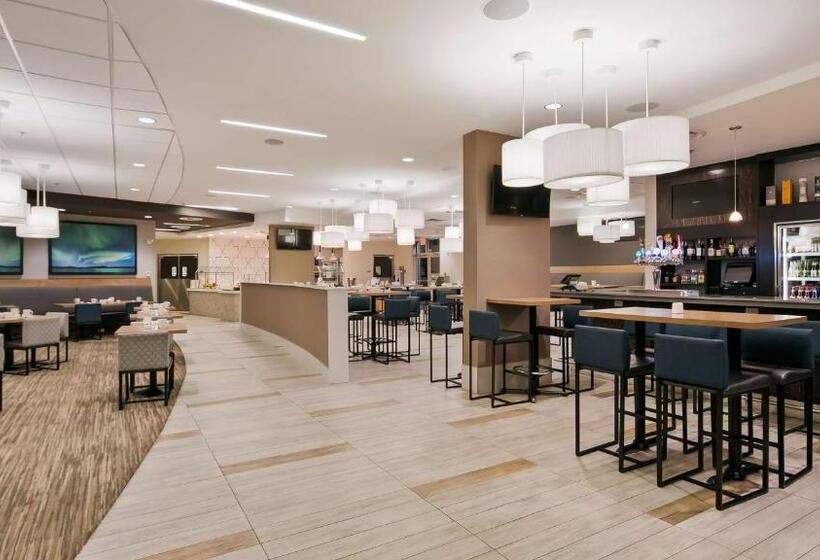 فندق Best Western Plus Sawridge Suites