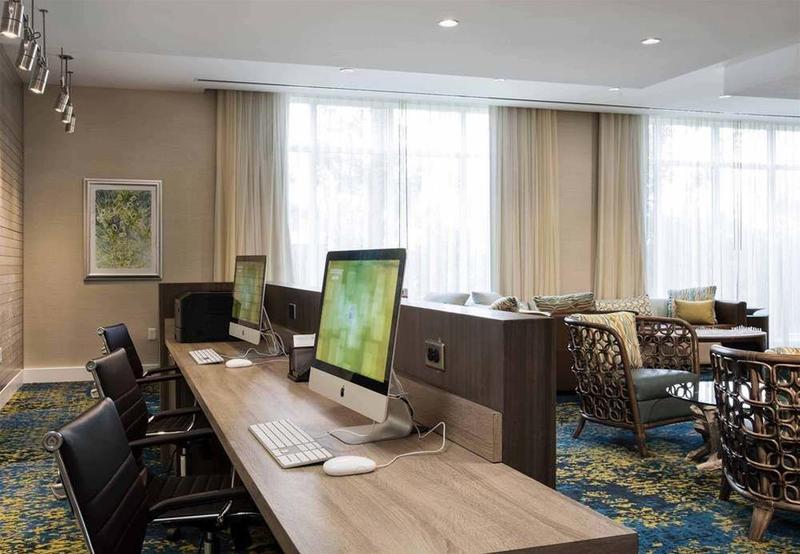 فندق Courtyard By Marriott Faro Blanco Resort