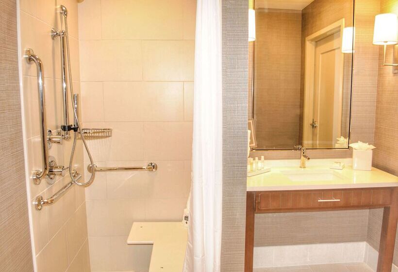 هتل Doubletree By Hilton Reading
