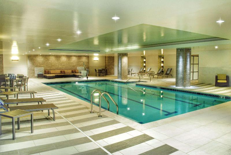 هتل Doubletree By Hilton Reading