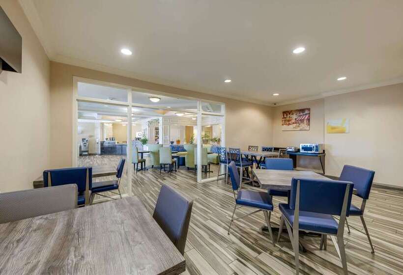 בית מלון כפרי Quality Inn & Suites