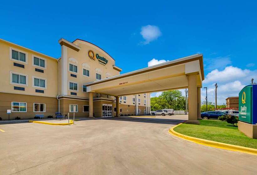 בית מלון כפרי Quality Inn & Suites