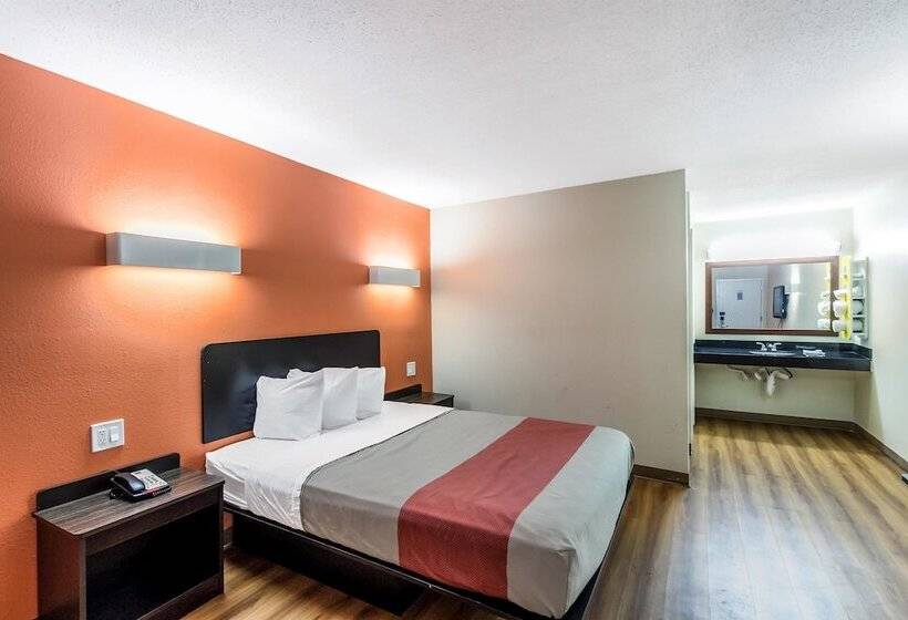 Отель Red Carpet Inn  New Brunswick