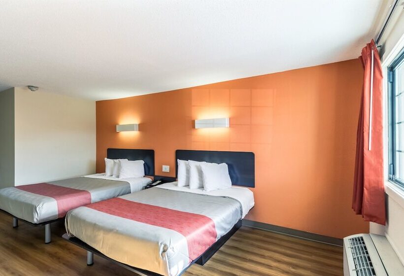 Отель Red Carpet Inn  New Brunswick