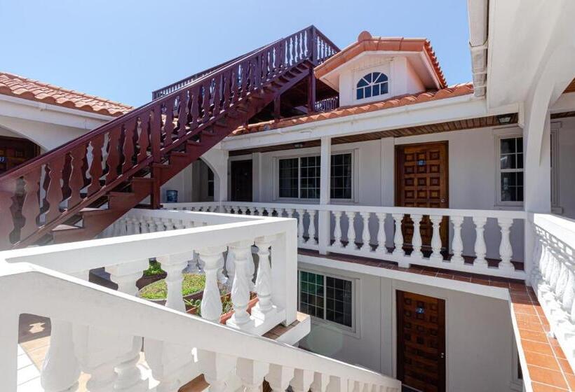 فندق Blue Tang Inn