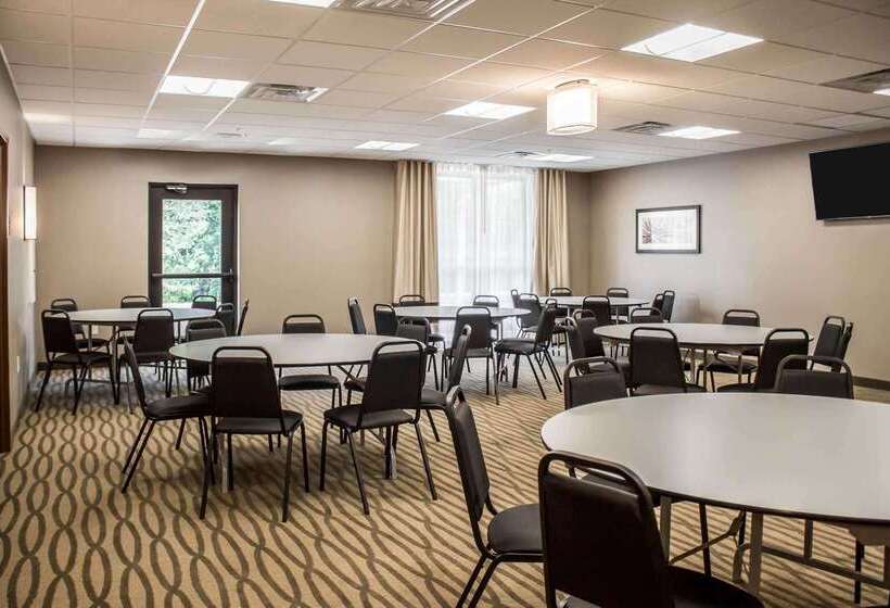 호텔 Comfort Suites Hartville North Canton