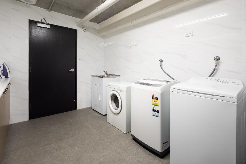 מוטל Ascot Budget Inn & Residences