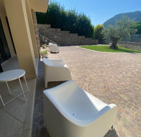 ペンション Vela Di Soleville Camere Con E Senza Vista Lago Con Ristorante & Pizzeria