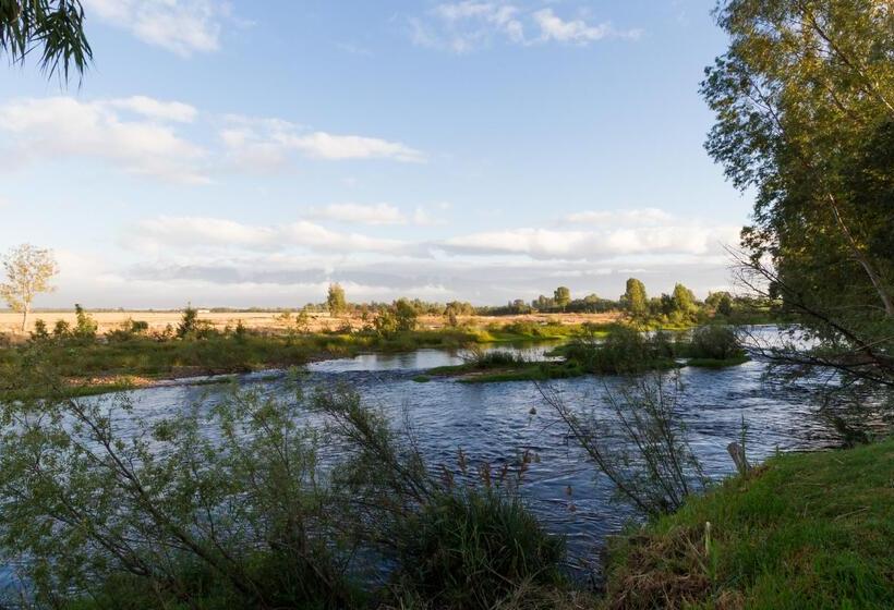 Stonehill River Lodge