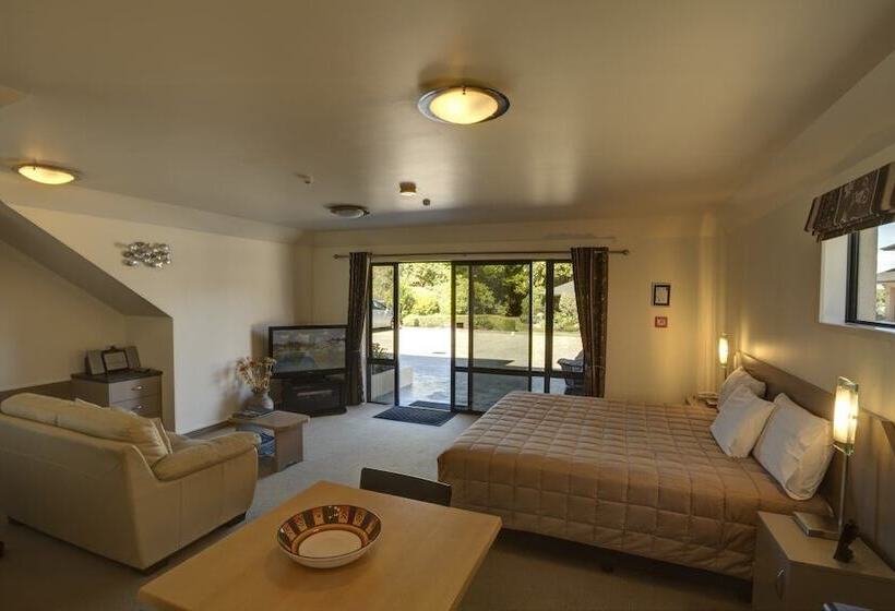 Avalon Manor Motel