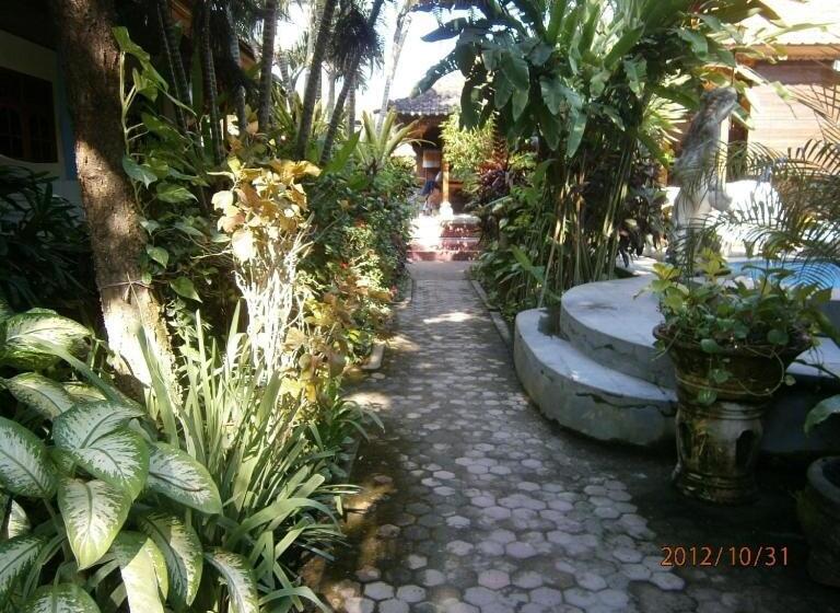 تختخواب و صبحانه Adus Beach Inn
