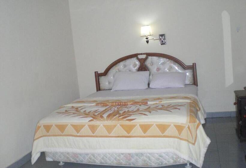 تختخواب و صبحانه Adus Beach Inn