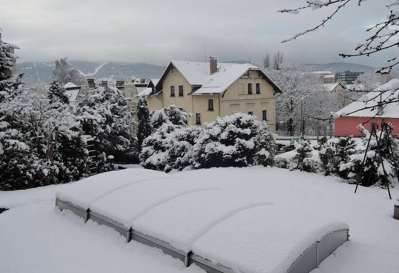 هتل Penzion Jasmín