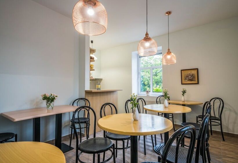 هتل Penzion Jasmín