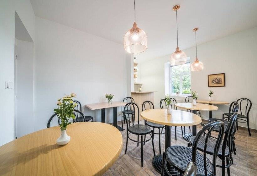 هتل Penzion Jasmín