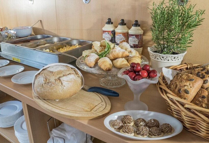 هتل Penzion Jasmín