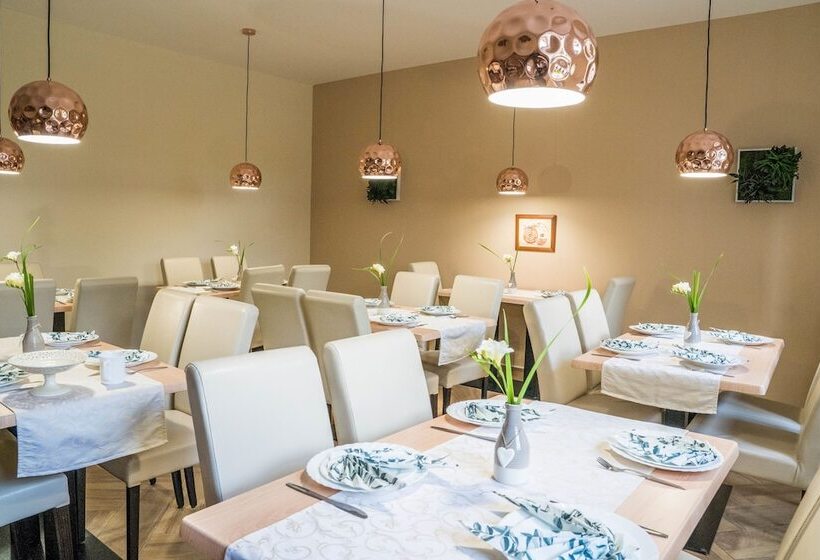 هتل Penzion Jasmín