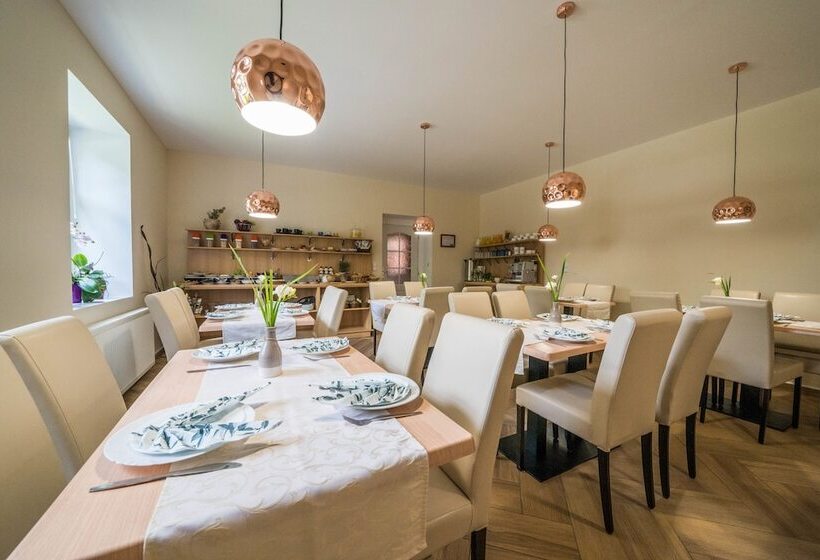 هتل Penzion Jasmín