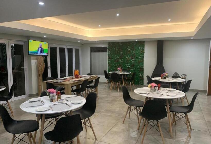 פנסיון Fin And Feather Guest Lodge
