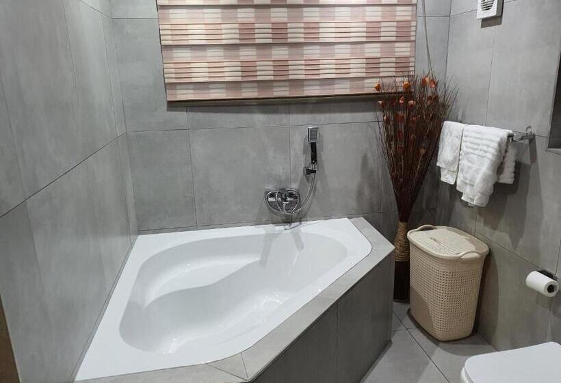 پانسیون Sunnyridge Lodge