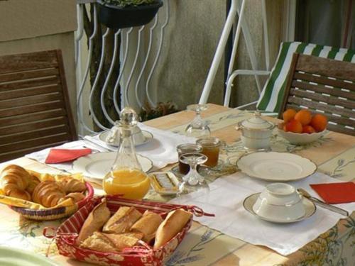 ベッドアンドブレックファースト Maison D Hôtes Et Roulotte Le 6 Bis